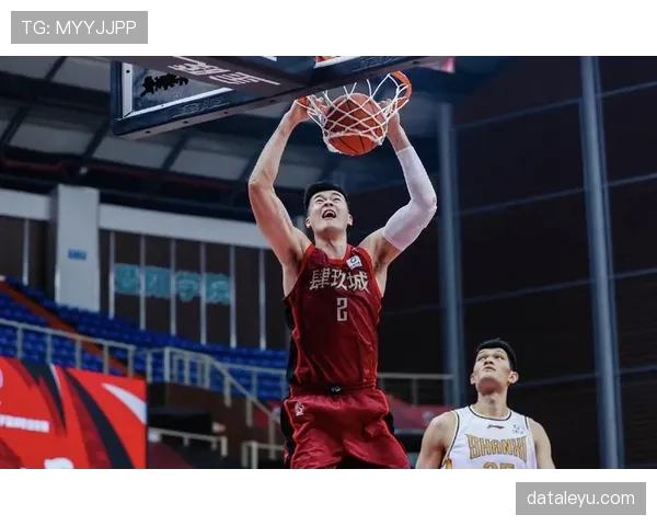 手臂自然位置 vs 扩大防守面积：手球犯规如何判定？