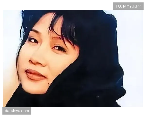 李娜刚发的一张家居照，连她随手的花瓶都比我全家家具档次高
