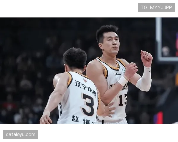 郭艾伦衣柜能开演唱会了？球场上的他怎么和私下差这么多！
